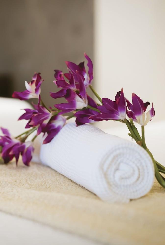 Doubletree By Hilton Northwest - Arboretum Hotel