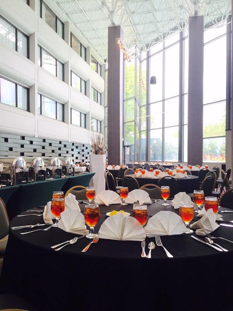 Doubletree By Hilton Northwest - Arboretum Hotel