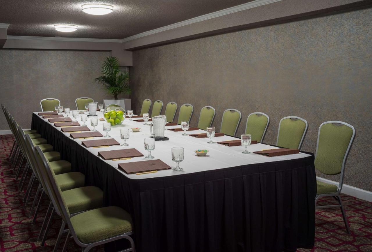 Hotel Doubletree By Hilton Northwest - Arboretum 4*
