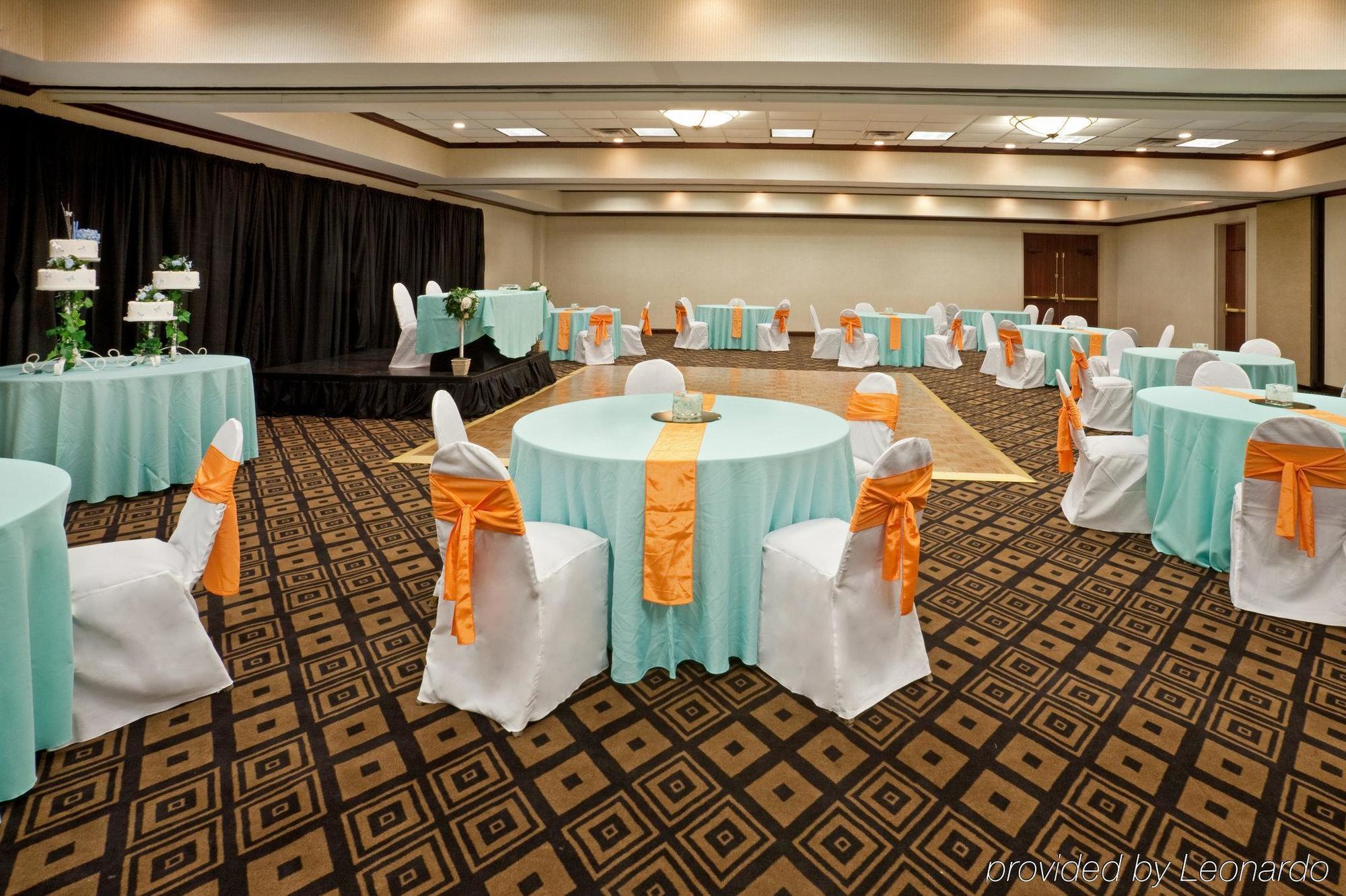 Doubletree By Hilton Northwest - Arboretum Hotel