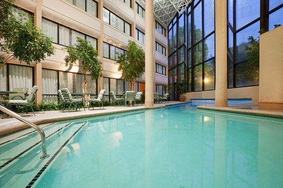 Doubletree By Hilton Northwest - Arboretum Hotel